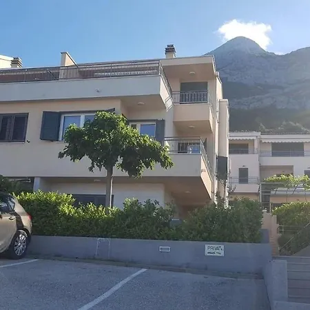 Luna Makarska